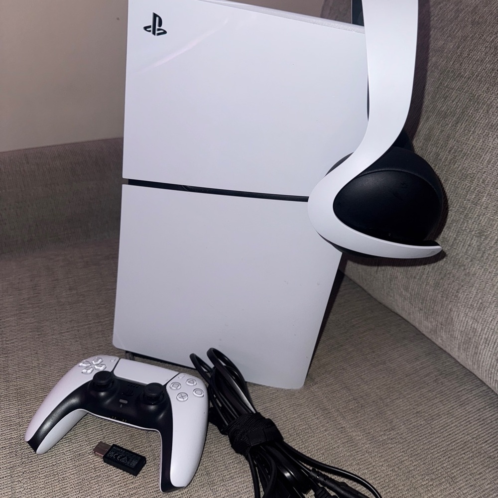 Sony White Gaming Console Set With Accessories